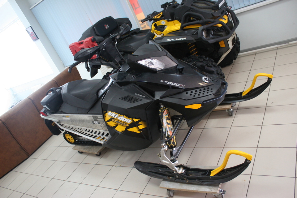 Ski-Doo MXZ 800R
