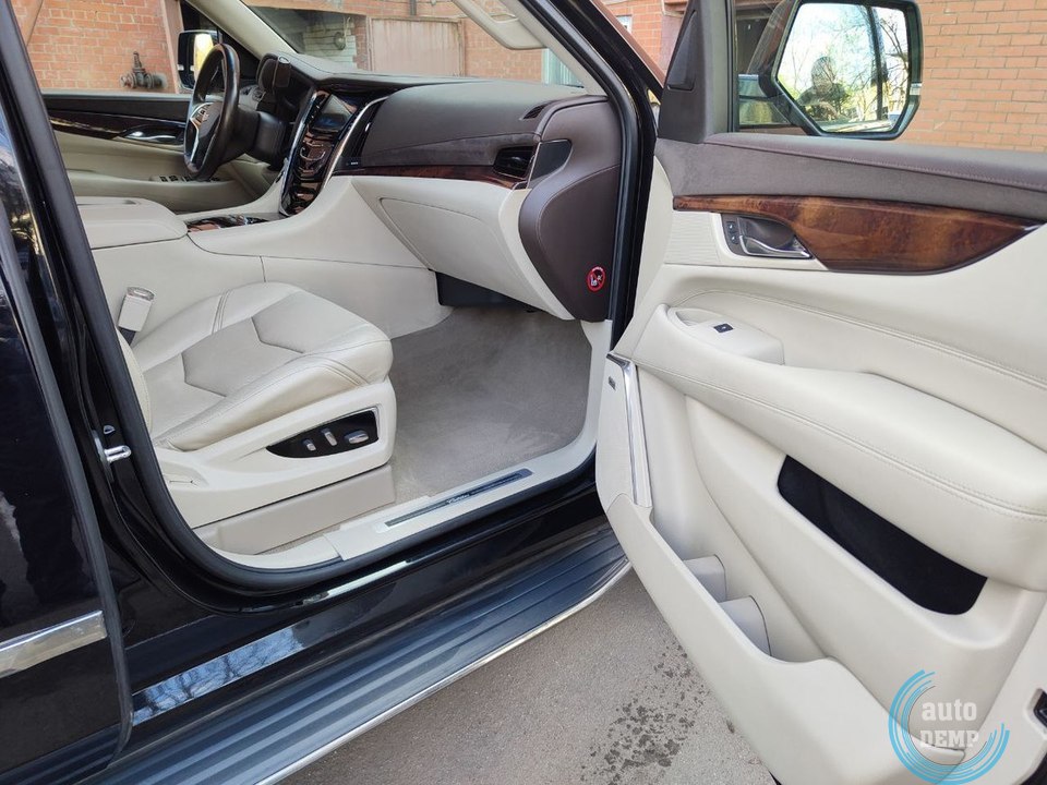 Cadillac Escalade IV 